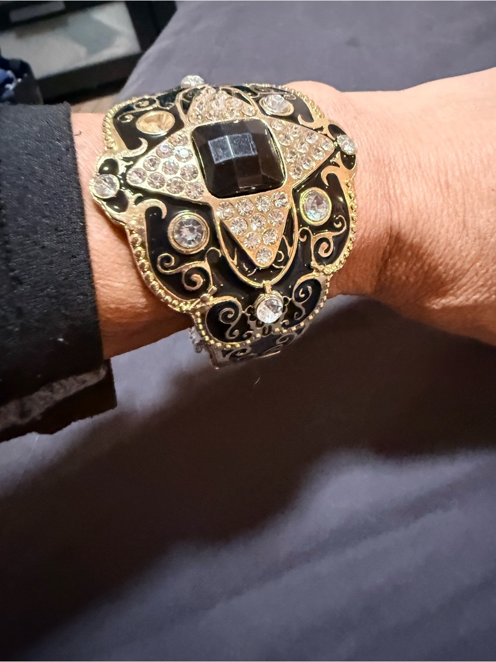 Elegant Black and Gold Filigree Crystal Bracelet - Women Jewelry
